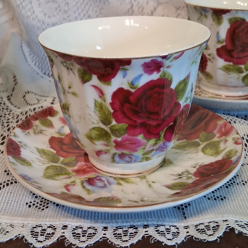 17 Pc Floral Tea Set with Red Roses - Picture 15 of 16